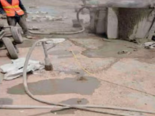 岑巩水泥混凝土路面板底注浆技术 路面脱空注浆整治方案