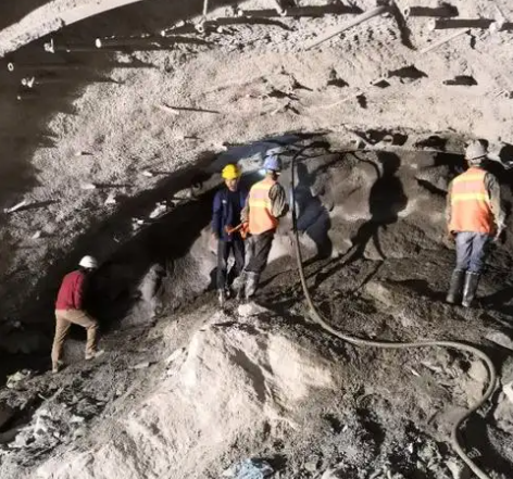 岑巩拱顶带模注浆料的施工流程及注意事项